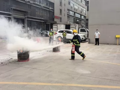 L'usine organise un exercice d'urgence en cas d'incendie : renforcer la sécurité et assurer une livraison fluide des commandes